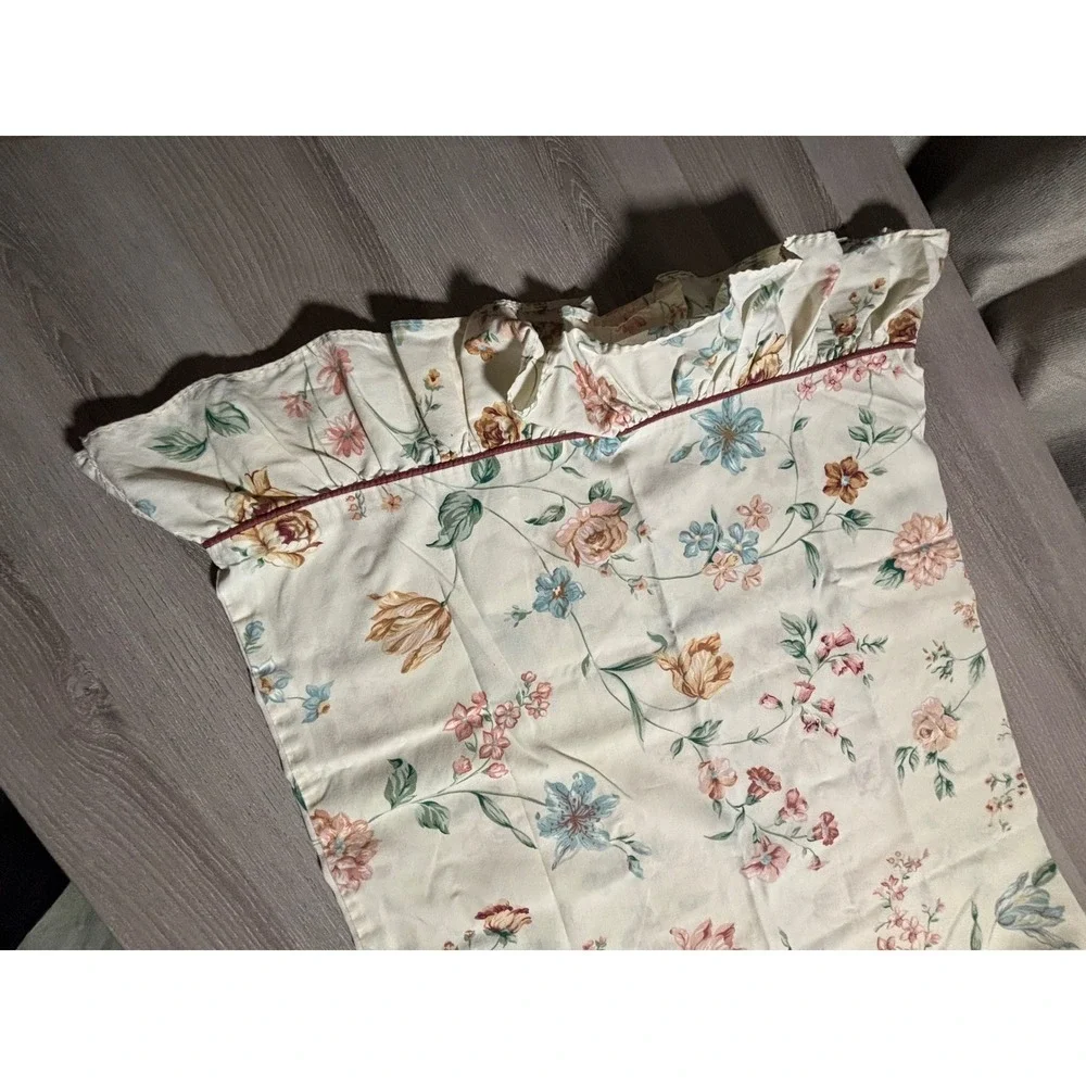 Vintage Floral Ruffled Pillowcase Cream Burgundy Piping Cottagecore King Country